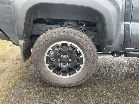 Used 2025 Toyota Tacoma TRD Off-Road image 8