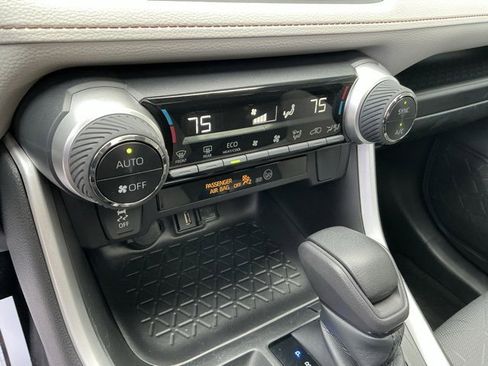 Used 2022 Toyota RAV4 XLE image 25