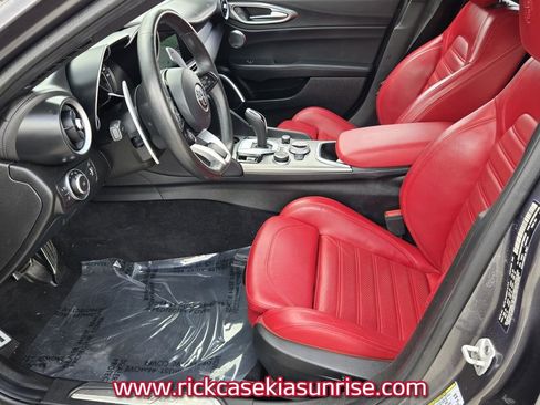 Used 2022 Alfa Romeo Giulia Veloce RWD image 10