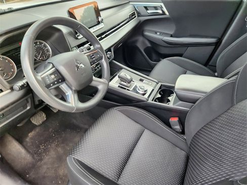 Used 2022 Mitsubishi Outlander ES image 7