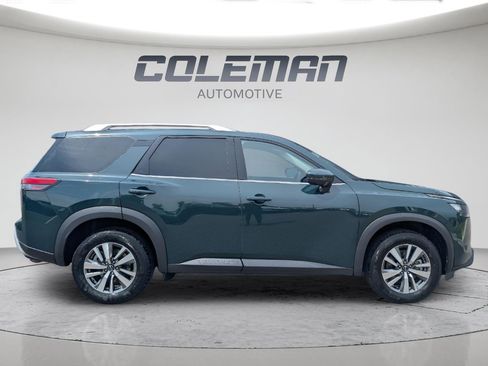 Used 2025 Nissan Pathfinder SL AWD/4WD image 4