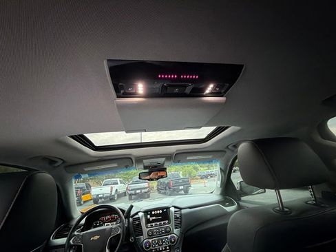 Used 2015 Chevrolet Suburban LTZ RWD image 15
