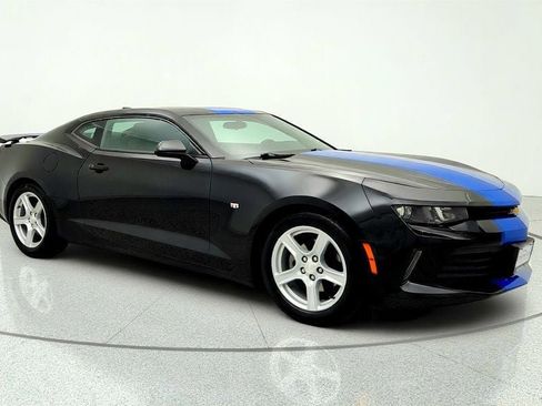 Used 2017 Chevrolet Camaro LT RWD image 3