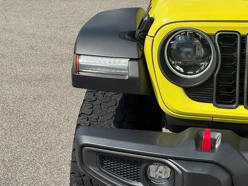 Used 2024 Jeep Wrangler Unlimited Rubicon AWD/4WD image 10