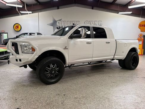 Used 2018 RAM 3500 Laramie AWD/4WD image 1