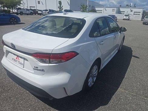 Used 2024 Toyota Corolla LE w/ LE Convenience Package FWD image 5