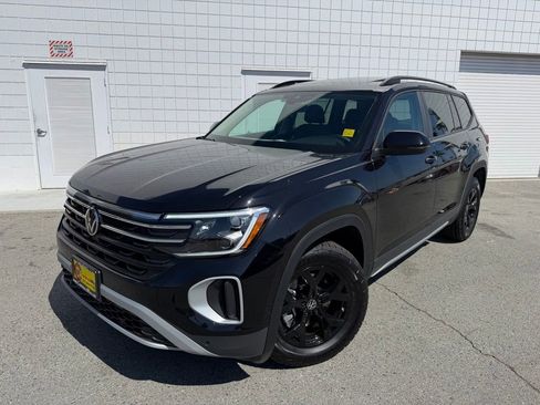 New 2026 Volkswagen Atlas Peak Edition AWD/4WD image 1