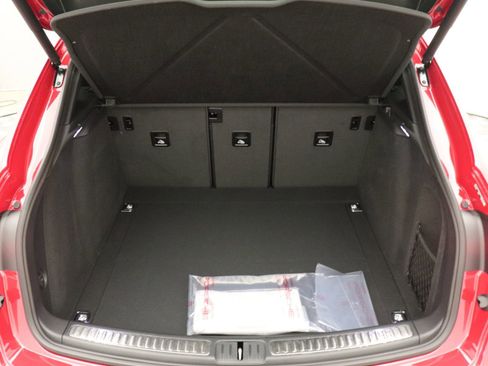 Used 2025 Porsche Macan image 19