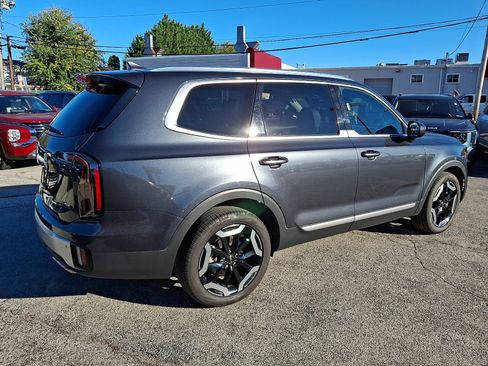 Used 2024 Kia Telluride EX w/ EX Captain's Chair Package image 7