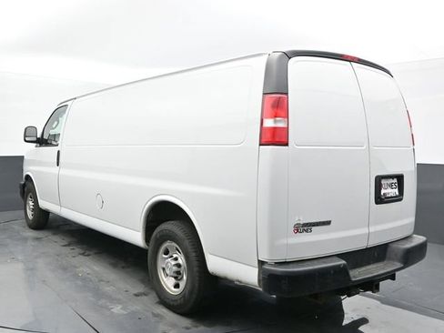 Used 2018 Chevrolet Express 2500 Extended w/ Driver Convenience Package image 8
