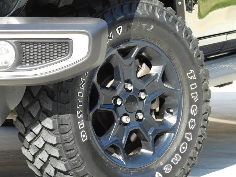 Used 2023 Jeep Gladiator Willys AWD/4WD image 3