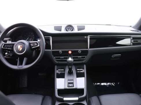 Used 2025 Porsche Macan image 18