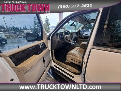Used 2015 Lincoln Navigator 4WD image 13