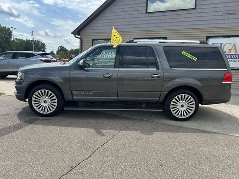 Used 2017 Lincoln Navigator L Reserve AWD/4WD image 8