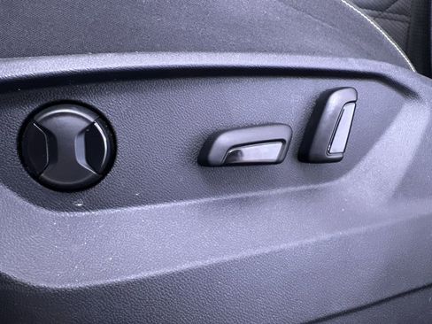 Used 2025 Volkswagen Atlas SE image 14