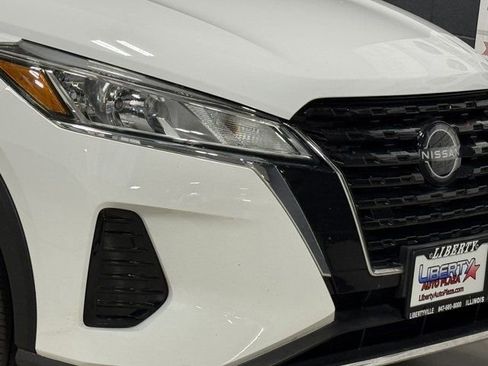 Used 2023 Nissan Kicks S FWD image 3