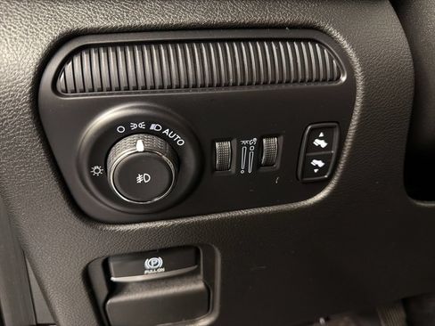 Used 2023 Jeep Wagoneer Series II AWD/4WD image 24