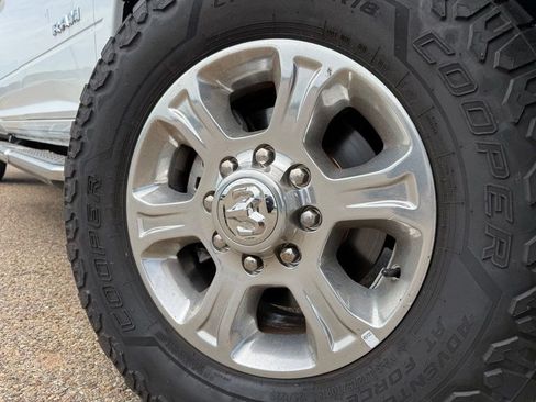 Used 2024 RAM 3500 Big Horn AWD/4WD image 15