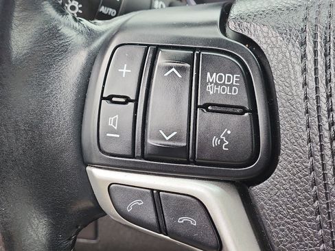 Used 2017 Toyota Highlander XLE image 18