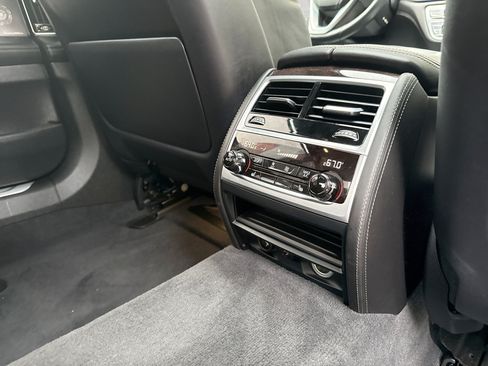 Used 2017 BMW 750i RWD image 32