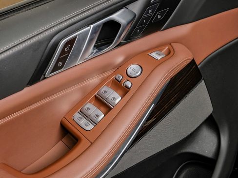 Used 2024 BMW X7 xDrive40i w/ M Sport Package image 48