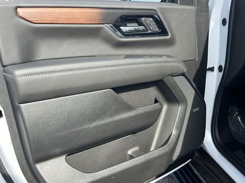 New 2026 GMC Yukon XL Denali w/ Denali Reserve Package RWD image 10