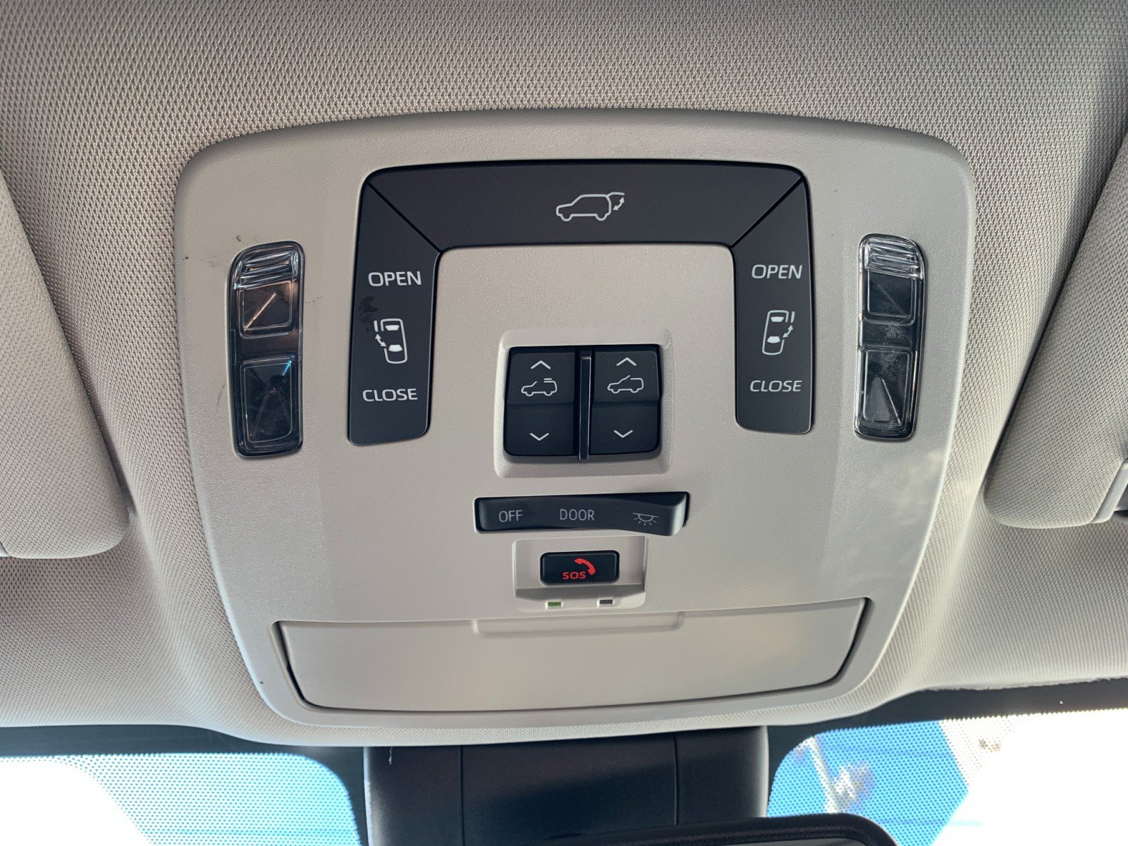 Used 2022 Toyota Sienna XLE AWD/4WD image 24