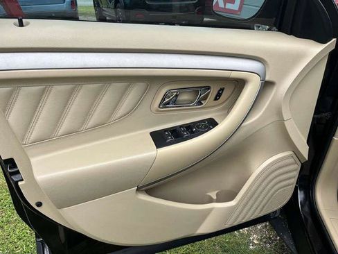 Used 2016 Ford Taurus SE FWD image 15