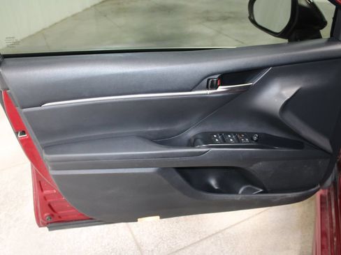 Used 2018 Toyota Camry SE FWD image 17