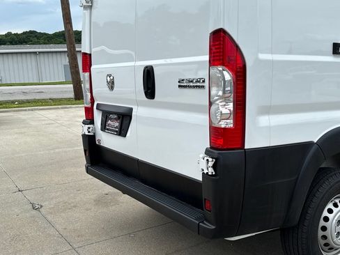 Used 2025 RAM ProMaster 2500 w/ Convenience Group FWD image 16