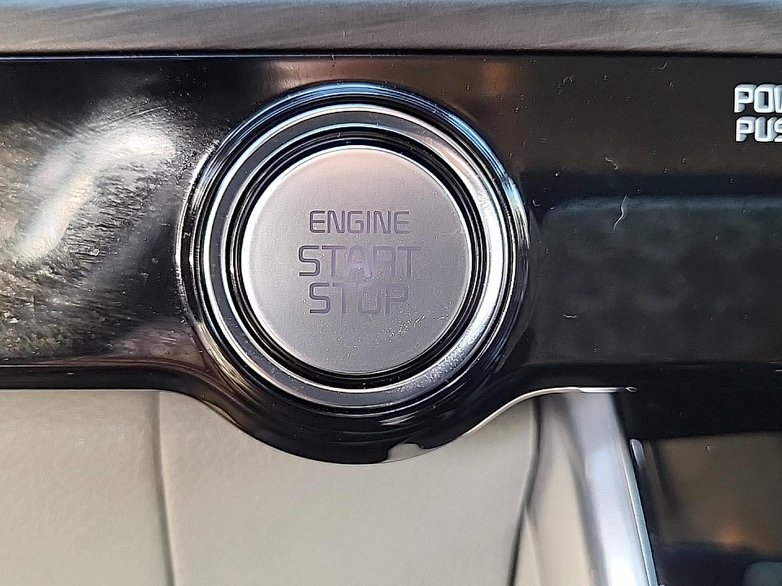 Used 2024 Kia Carnival EX FWD image 27