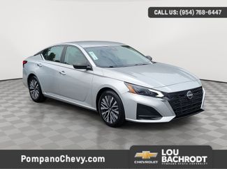 Used 2024 Nissan Altima 2.5 SV image 1