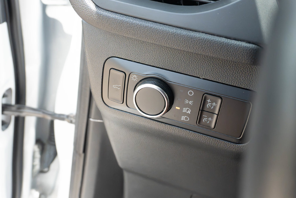 Used 2022 Ford Escape SE w/ SE Sport Appearance Package FWD image 18