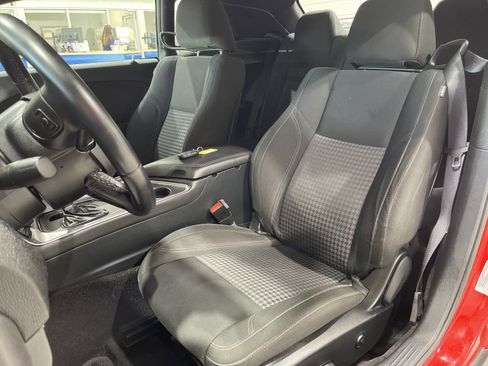 Used 2017 Dodge Challenger R/T image 15