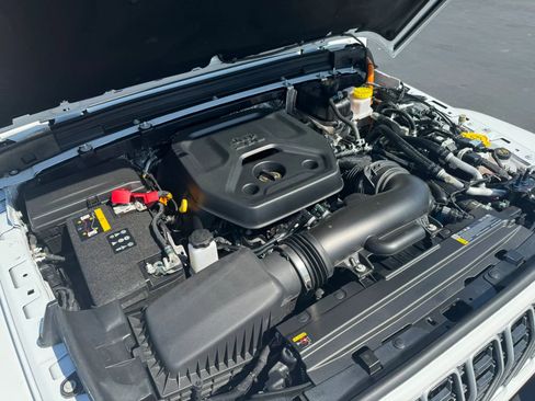 Used 2025 Jeep Wrangler Unlimited Sahara image 15