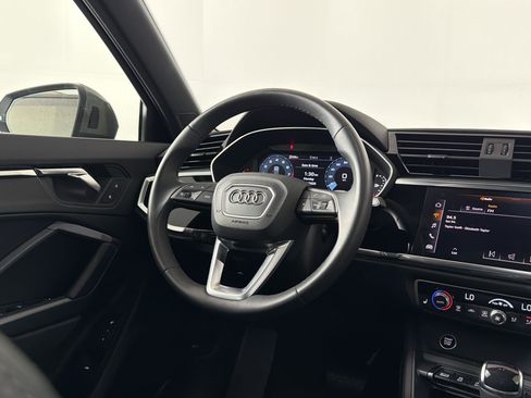 Used 2025 Audi Q3 2.0T Premium w/ Convenience Package AWD/4WD image 27