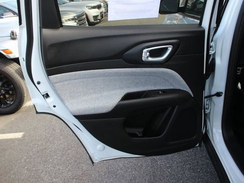 Used 2023 Jeep Compass Latitude w/ Convenience Group image 23