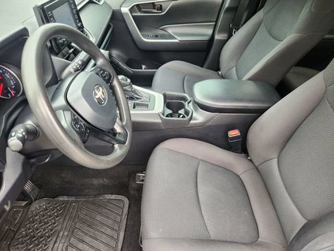 Used 2021 Toyota RAV4 LE FWD image 13