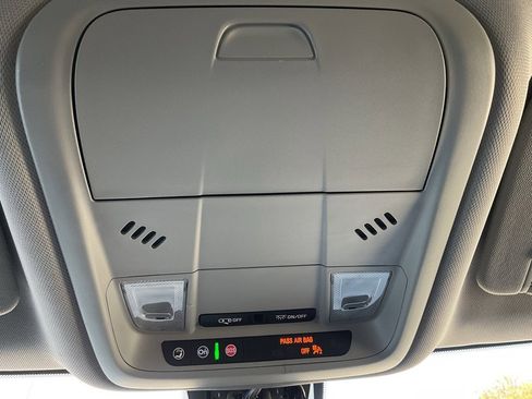 Used 2025 Chevrolet Blazer LT image 27