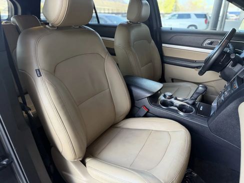 Used 2016 Ford Explorer XLT w/ Equipment Group 202A image 21