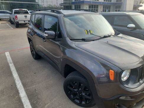Used 2016 Jeep Renegade Latitude AWD/4WD image 3