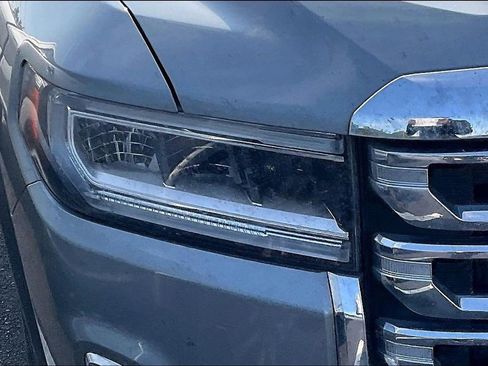 Used 2023 GMC Acadia SLT w/ Technology Package FWD image 23