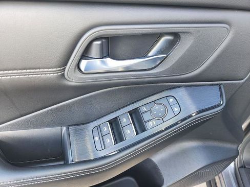 Certified 2024 Nissan Rogue SL image 30