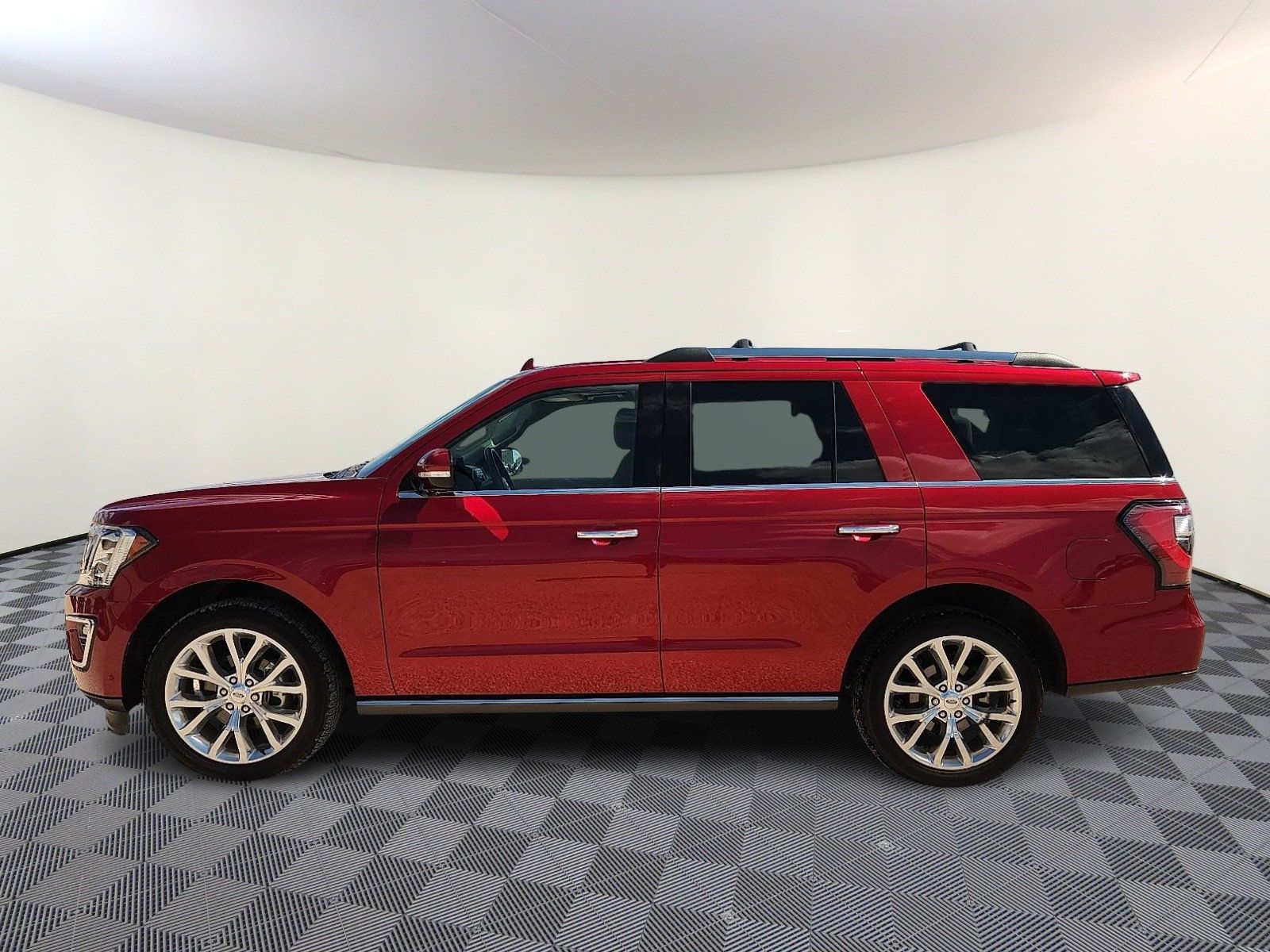 Used 2018 Ford Expedition Limited w/ Equipment Group 302A AWD/4WD image 2