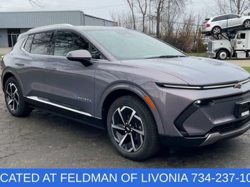 Certified 2025 Chevrolet Equinox EV LT image 2