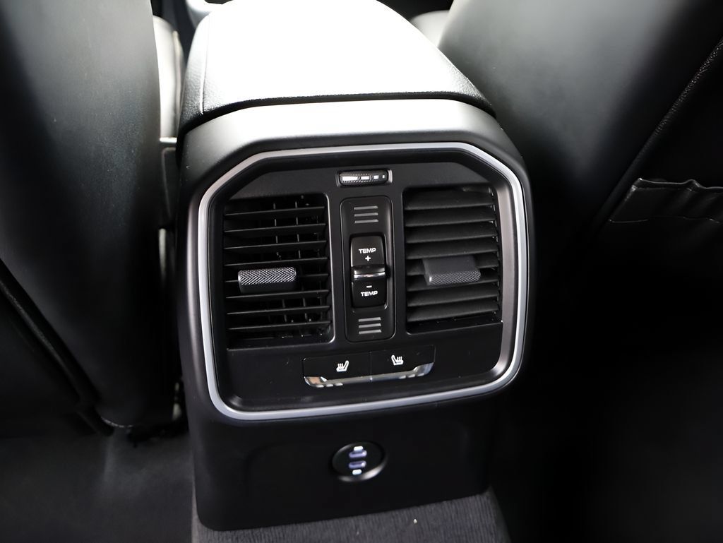 Used 2026 Porsche Macan AWD/4WD image 21