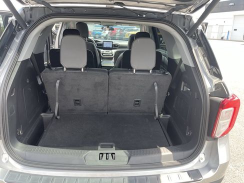 Used 2022 Ford Explorer XLT w/ Equipment Group 202A AWD/4WD image 26