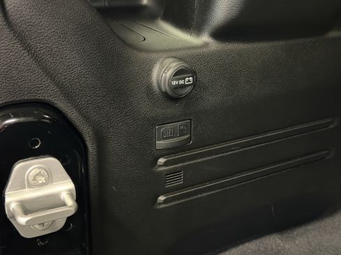 Used 2025 Jeep Wrangler Unlimited Sahara image 28