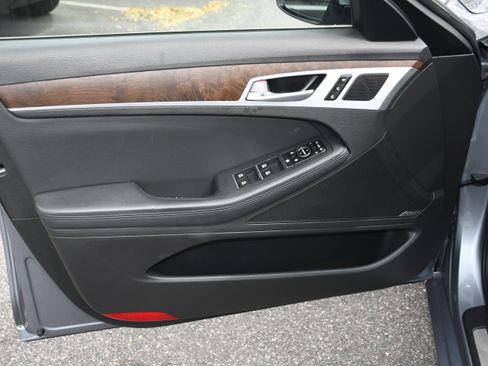 Used 2015 Hyundai Genesis 3.8 w/ Option Group 04 image 10