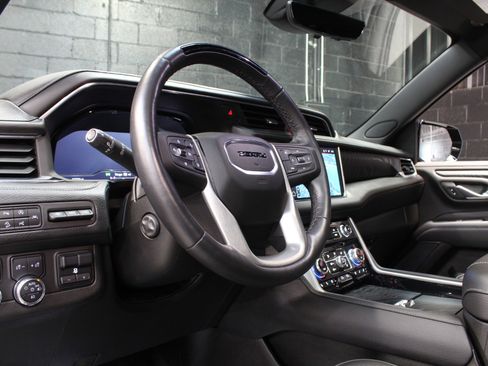 Used 2023 GMC Yukon Denali w/ Advanced Technology Package AWD/4WD image 27